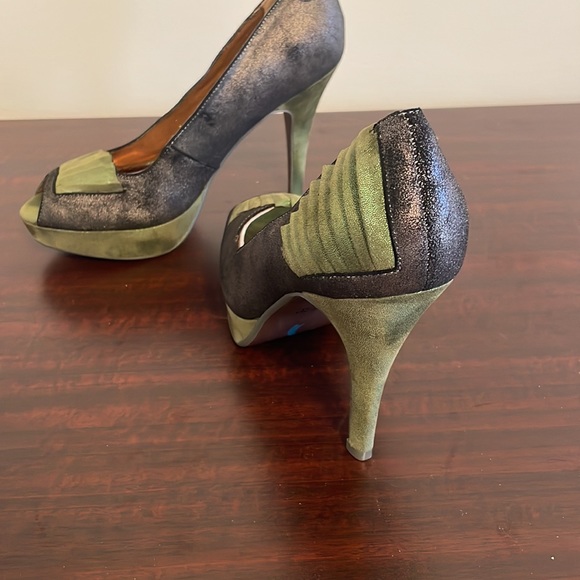New in box Poetic License Egyptian Princess metallic green and bronze heels - Picture 3 of 8